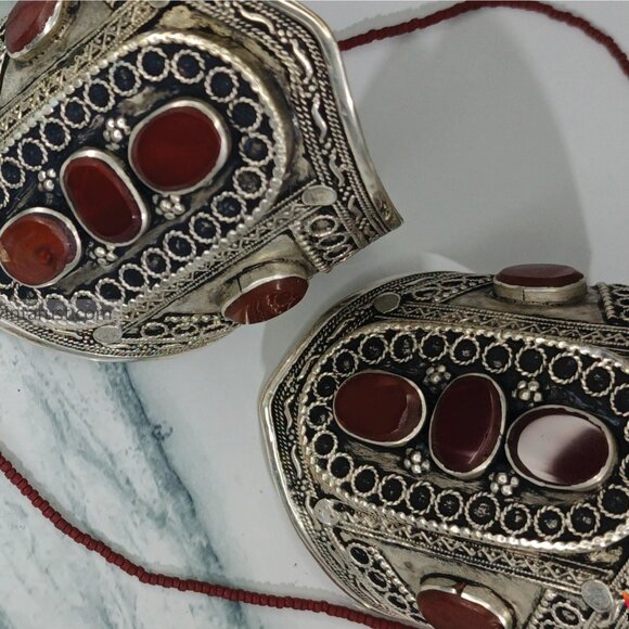 Black Friday Beaded Chain Pendant Necklace with Cuff Bracelet - Picture 4 of 7